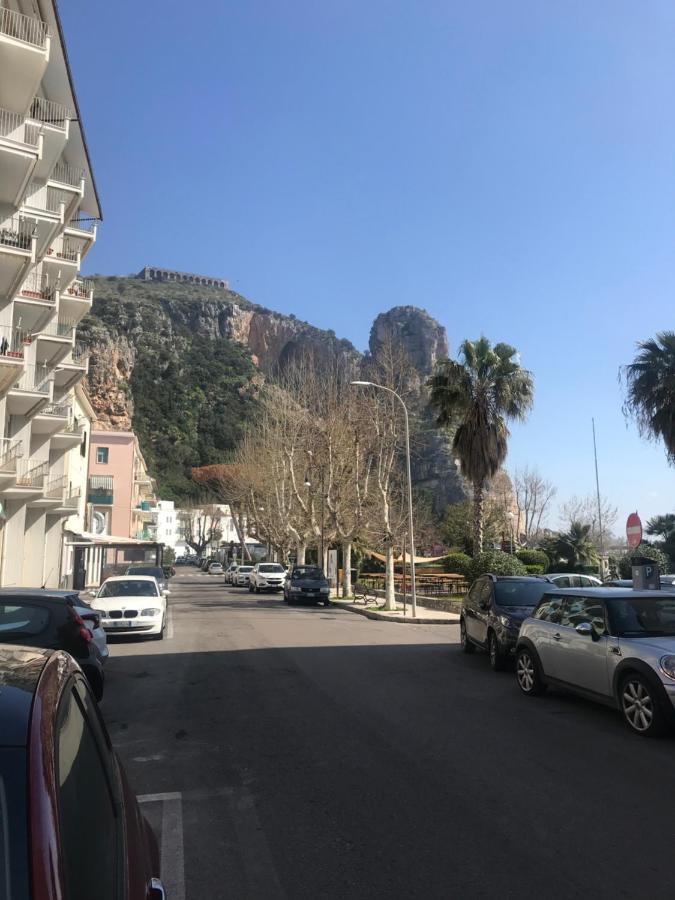 B E B Riviera Di Levante 泰拉奇纳 外观 照片