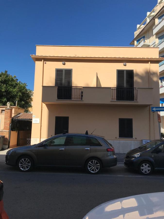 B E B Riviera Di Levante 泰拉奇纳 外观 照片